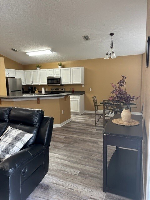 Building Photo - 726 Kildrummy Dr