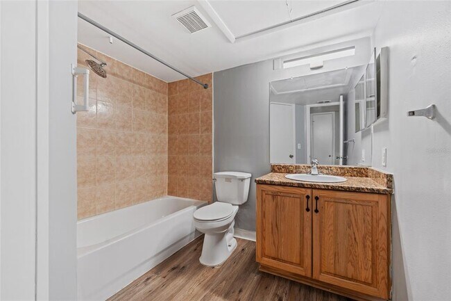 Building Photo - 370 Lake Placid Ct