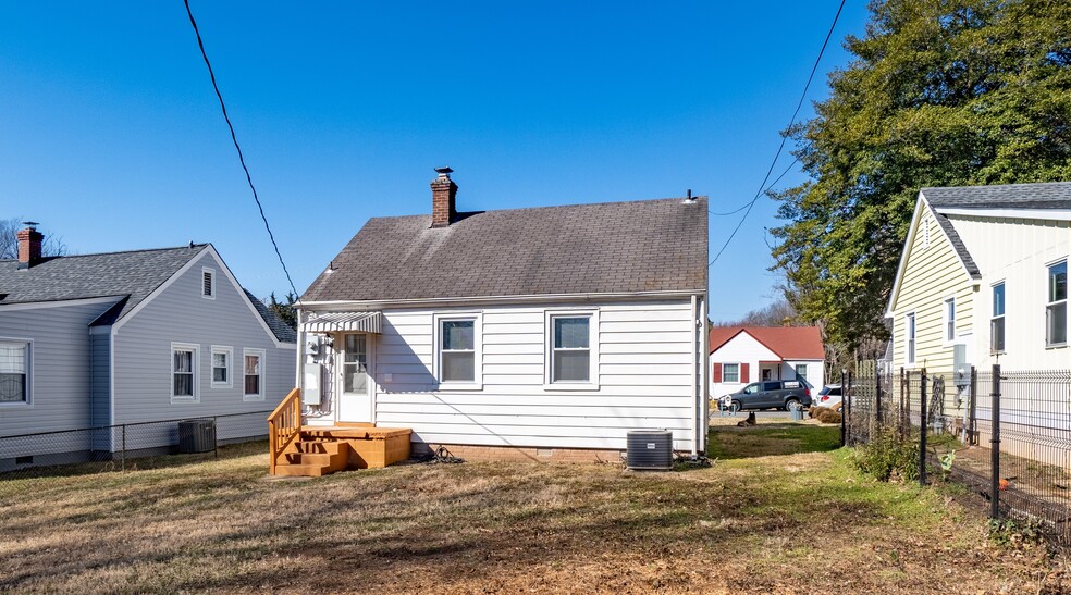 Building Photo - 1707 Greenville Ave