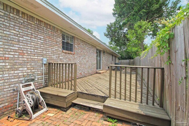 Building Photo - 1400 N D St