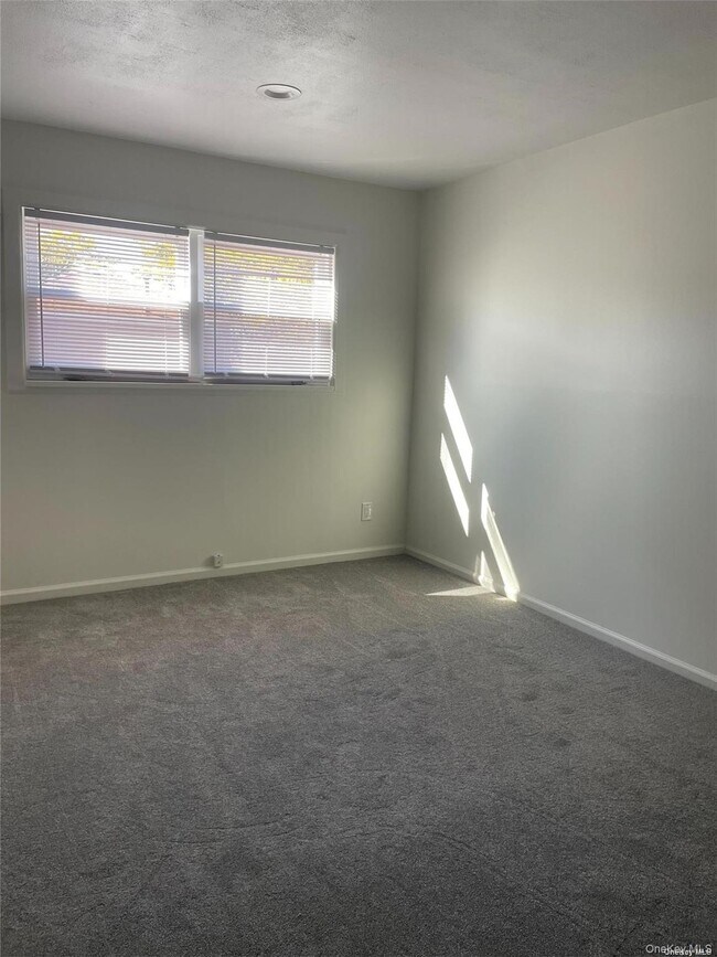 Building Photo - 149-54 Weller Ln