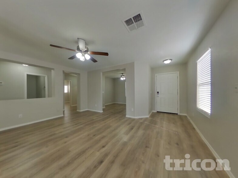 Building Photo - 11807 W Aster Dr