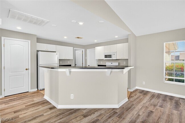 Building Photo - 1826 NE 18th Ave