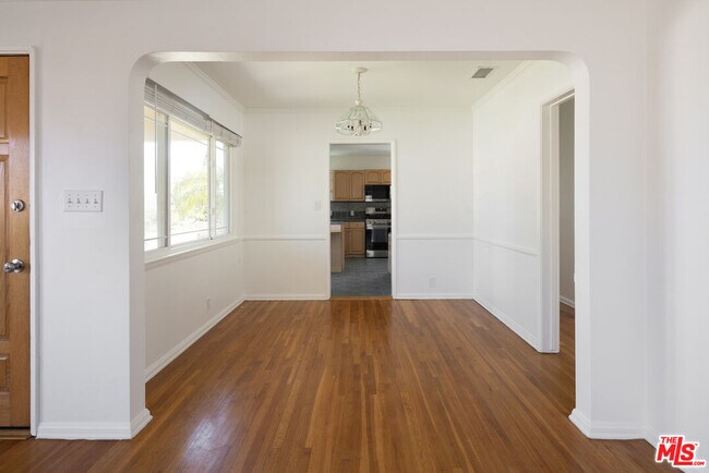 Building Photo - 8333 Airlane Ave