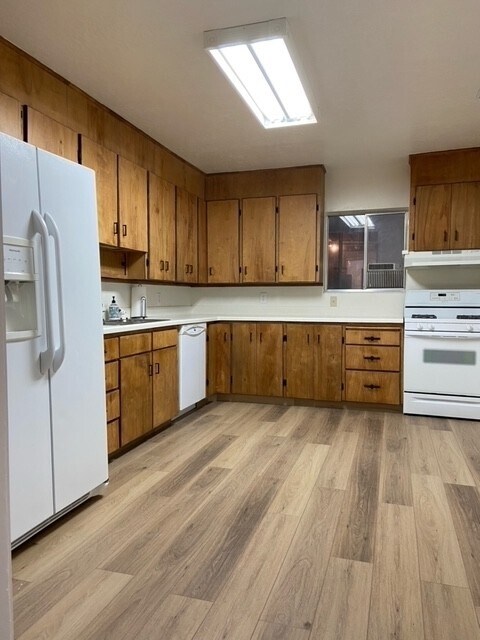 Building Photo - 380 E 600 N