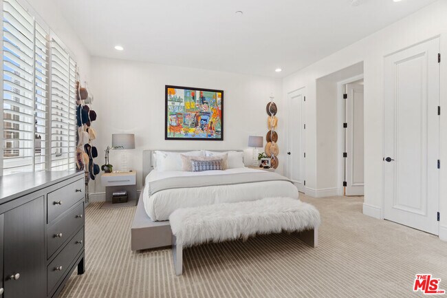 Building Photo - 137 S Spalding Dr