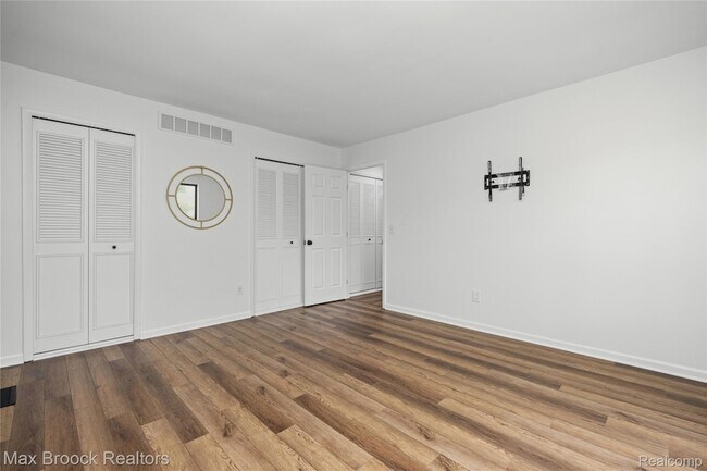 Building Photo - 7432 Azalea Ct