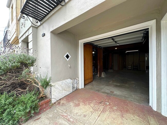 Building Photo - 2641 35th Ave
