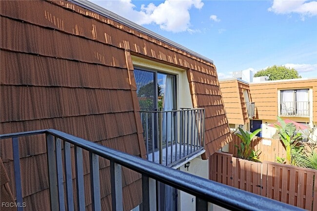 Building Photo - 5219 Cedarbend Dr