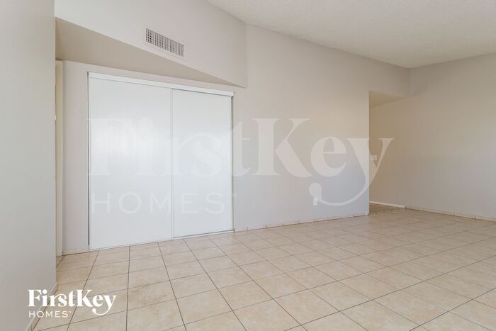 Building Photo - 8761 W Ironwood Dr