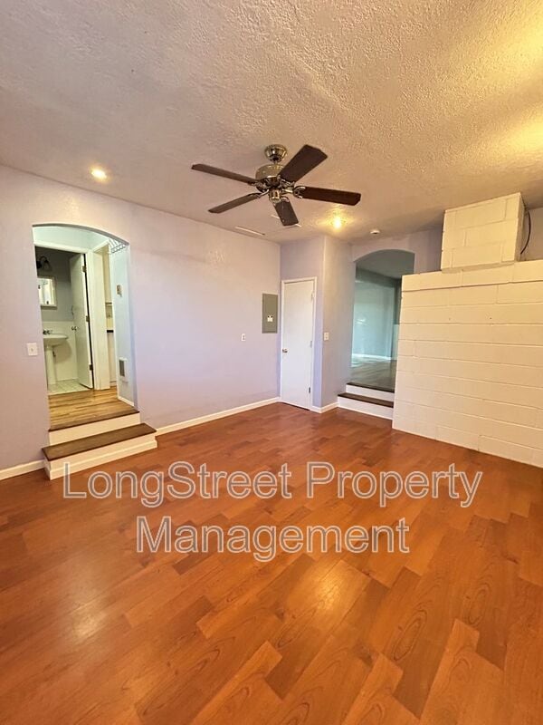 Building Photo - 2872 SE Linda St