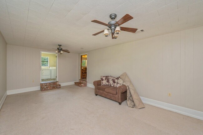 Building Photo - 803 Ingle Rd