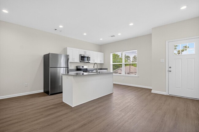 Building Photo - 3109 W 11th St