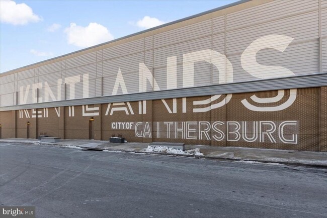 Building Photo - 174 Chevy Chase St