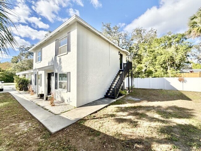 Building Photo - 11705 North Dr