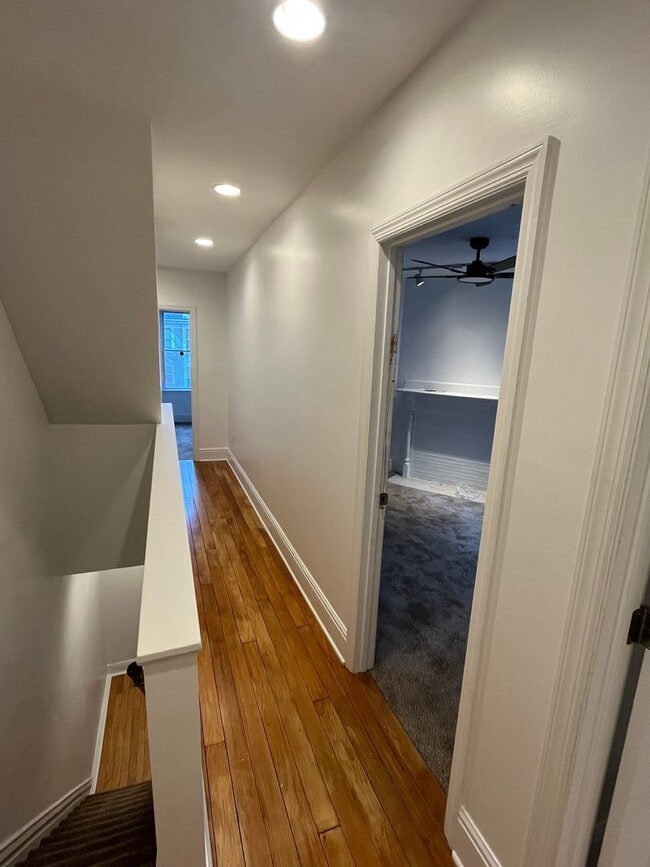 Building Photo - 418 Noble St