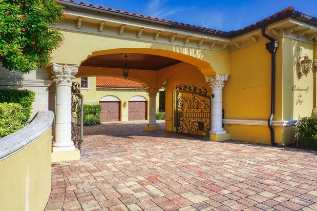 Building Photo - 1363 Oceanview Dr