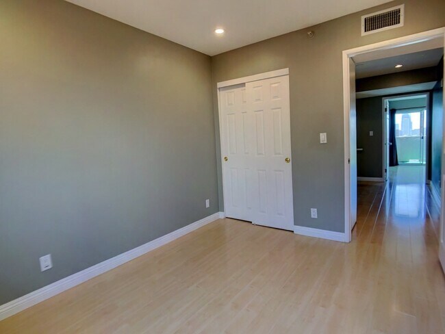 Building Photo - A Beautiful updated trilevel townhome in W Figueroa is now available for rent.