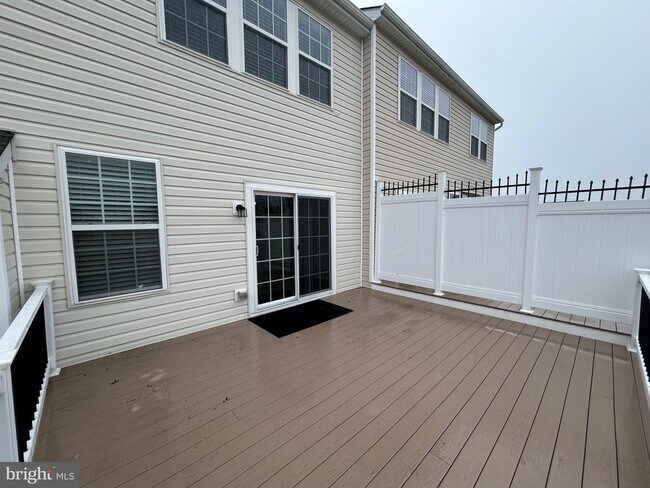 Building Photo - 44 Clement Ct