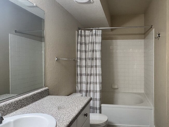 Building Photo - Corner Unit 2 bedroom 2 bathroom at The Grande Downtown