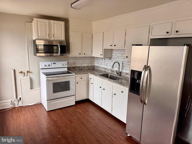 Building Photo - 110 W Main St