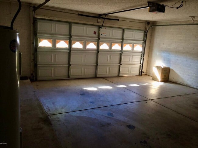 Building Photo - 8878 E Sheena Dr