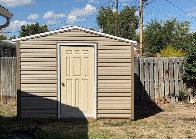 Building Photo - Newly Remodeled 3 bedroom One Level
