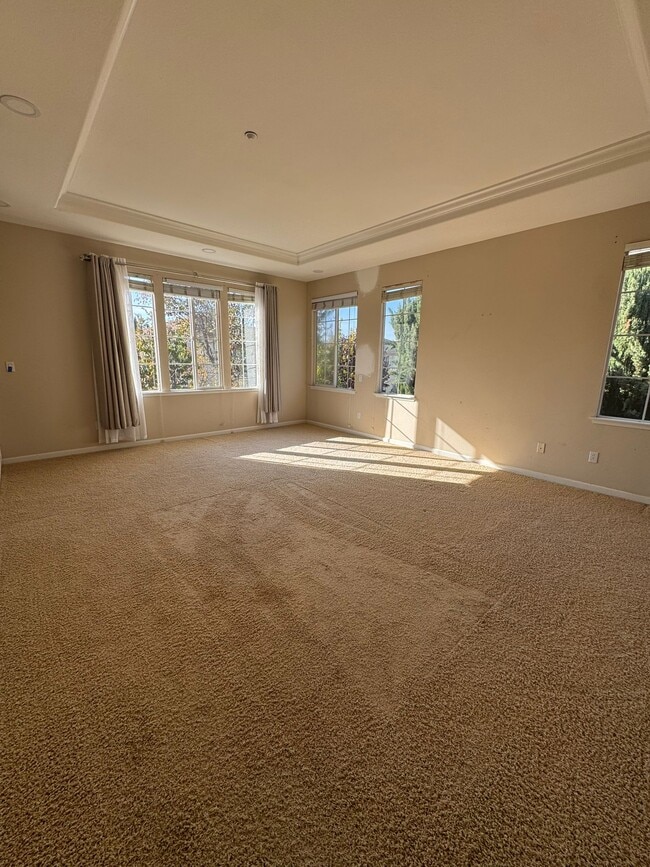 Building Photo - 37815 Fernwood Ct