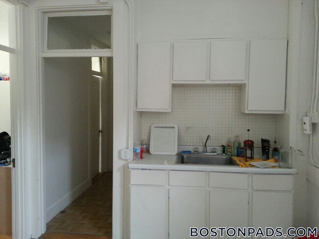 Building Photo - 161 Endicott St
