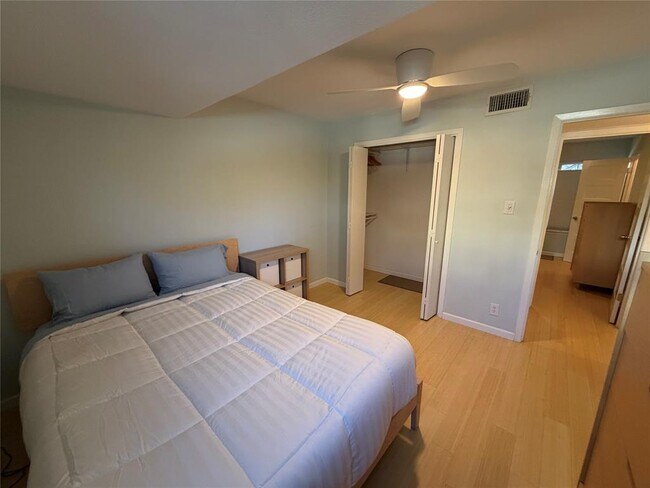 Building Photo - 300 Crockett St