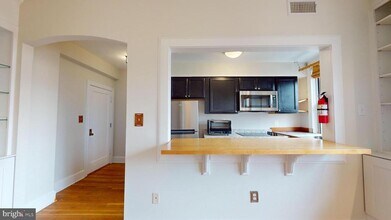 Building Photo - 18 9th St NE