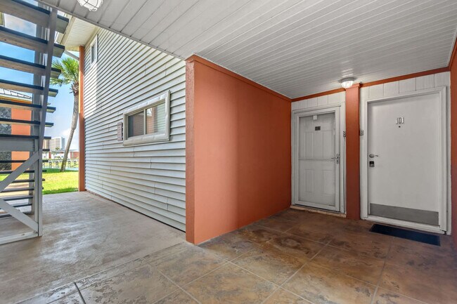Building Photo - 4000 Gulf Terrace Dr