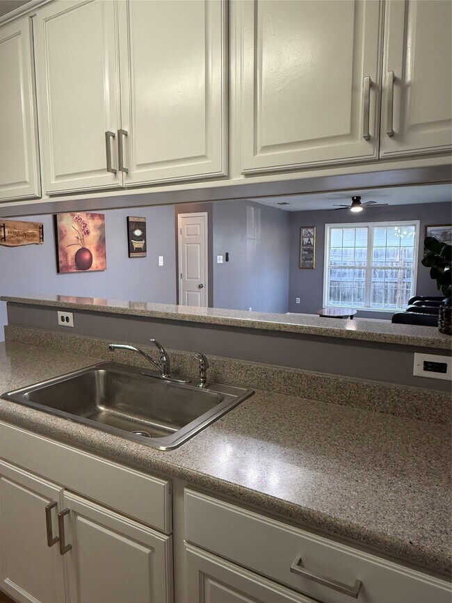 Building Photo - 1205 Thompson St