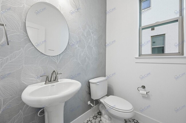 Building Photo - 1409 Silver Marten Trl