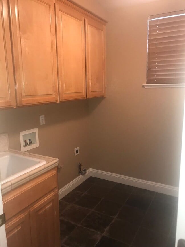 Building Photo - 4 Bed | 3 Bath | 2658 SF |Two Story | 3 car garage home | Tenant pays $200 for WS&G