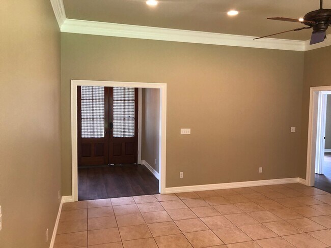 Building Photo - 472 Grand Oaks Dr