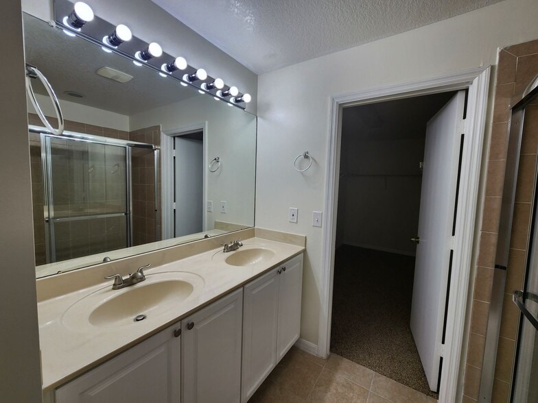 Building Photo - 2/2 Lehigh in Vistana Villas $500.00 Off First Month
