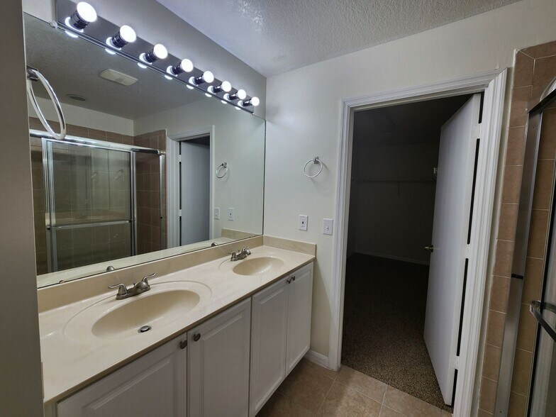 Building Photo - 2/2 Lehigh in Vistana Villas FIRST MONTH FREE!!!
