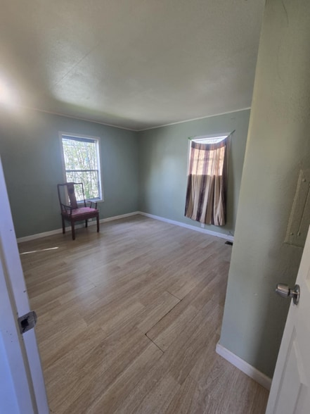 Building Photo - 10 9th Ave