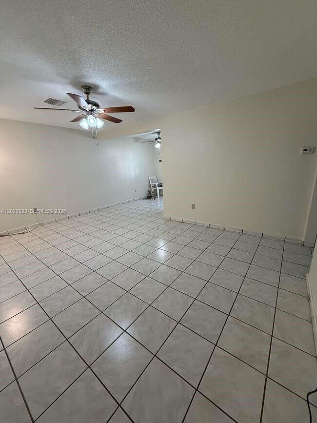 Building Photo - 1140 SW 9th St