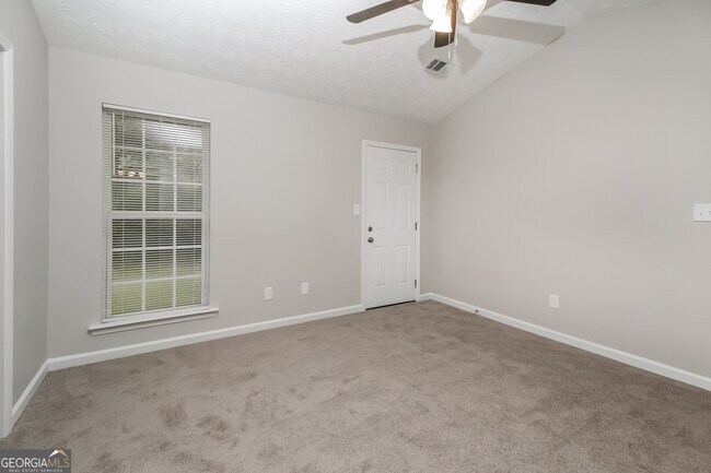 Building Photo - 1100 Overlook Dr