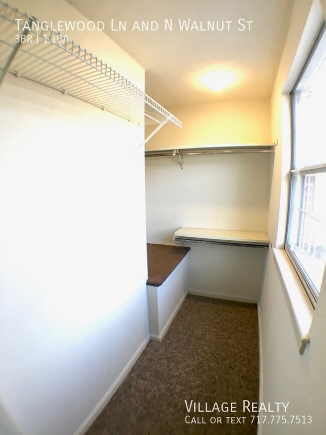 Building Photo - 410 Tanglewood Ln