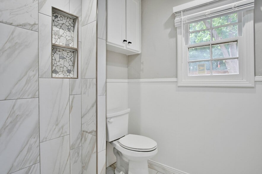 Building Photo - 3811 63rd Dr