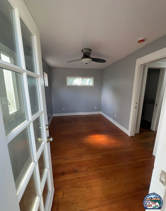 Building Photo - 1075 Hayes Ave