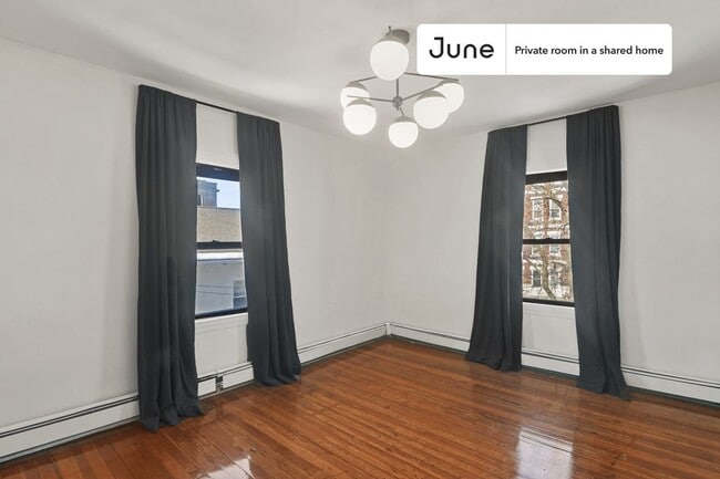 Building Photo - Room in Shared 6 bed/2 bath home