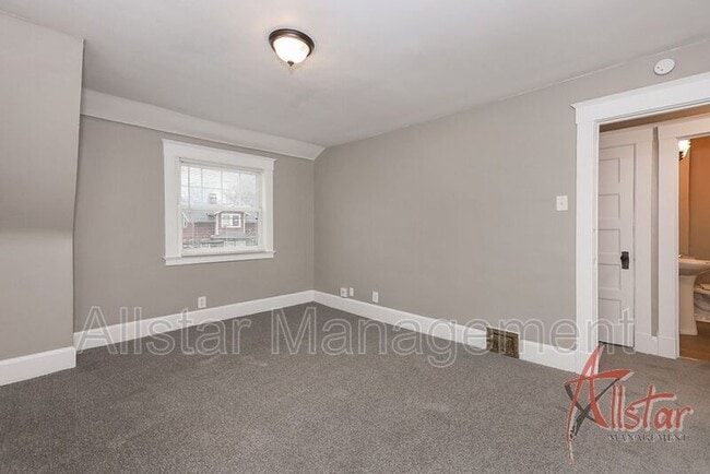 Building Photo - 542 Lindell St