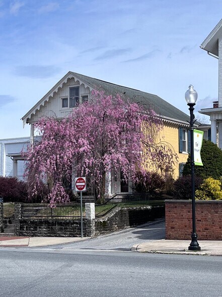 Building Photo - 77 E Main St