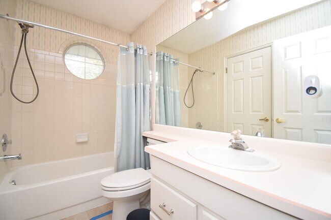Building Photo - 2122 Rainbow Point Dr