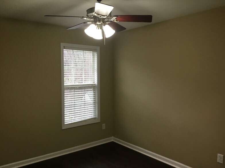 Building Photo - 204 Ber Creek Dr