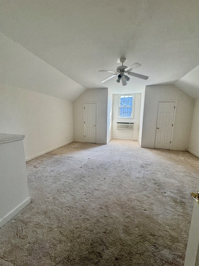 Building Photo - 513 Alexis Dr
